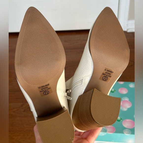 Brand New White textured anklet Bootie - Picture 6 of 8